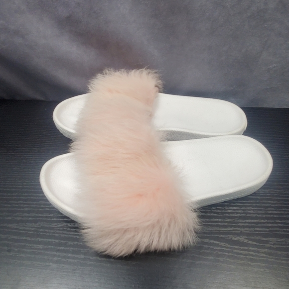 UGG ROYALE BABY PINK SLIPPERS/SLIDES Woman Size 7 - Picture 2 of 10